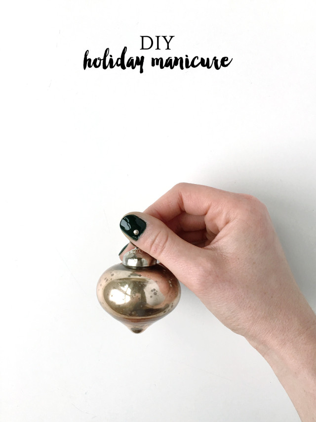 Easy DIY holiday manicure that's perfect for Christmas from A Girl Named PJ