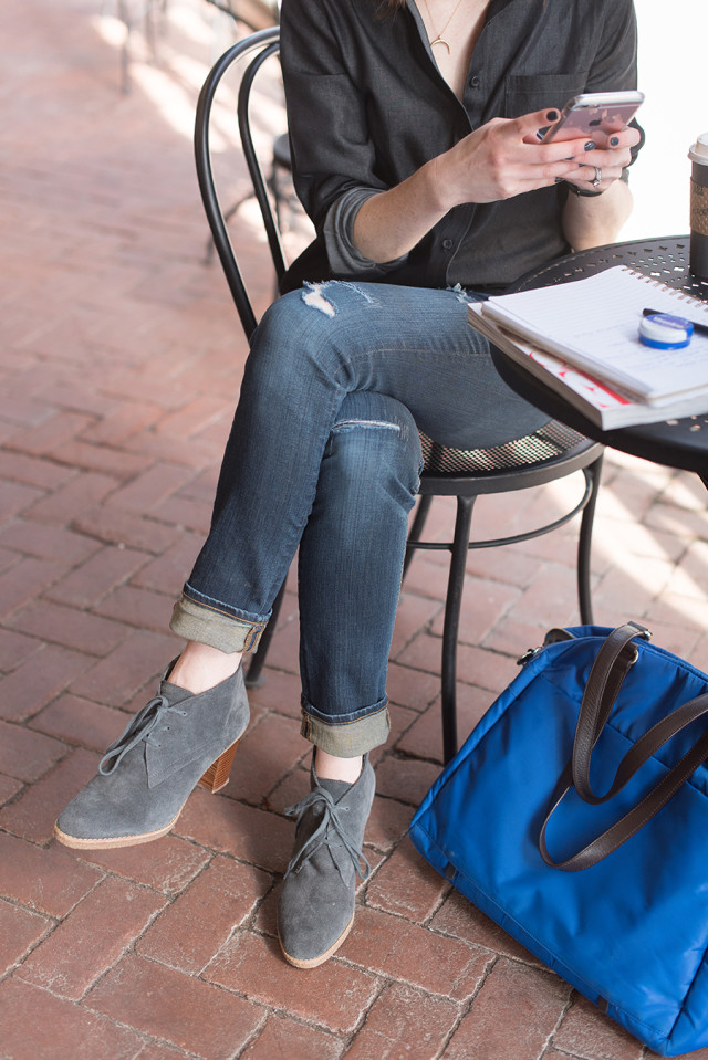 My everyday style: Wearing jeans and booties in a coffee shop with a Lo & Sons OG bag