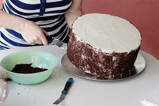 How to Frost a Cake Like a Pro on A Girl Named PJ